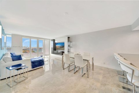 Снять в аренду кондоминиум в Майами, Флорида 2 спальни, 129.88м2, № 1963474 - фото 15