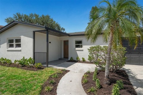 Casa en venta en Saint Petersburg, Florida, 3 dormitorios, 125.23 m2 № 2122757 - foto 2