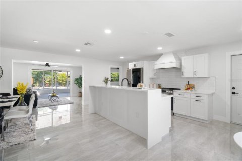 Casa en venta en Saint Petersburg, Florida, 3 dormitorios, 125.23 m2 № 2122757 - foto 14