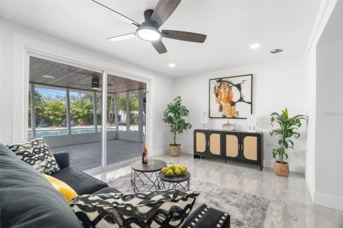 Casa en venta en Saint Petersburg, Florida, 3 dormitorios, 125.23 m2 № 2122757 - foto 10