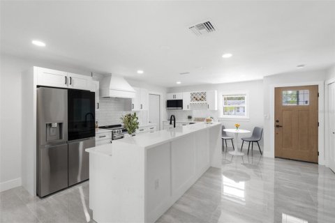 Casa en venta en Saint Petersburg, Florida, 3 dormitorios, 125.23 m2 № 2122757 - foto 5
