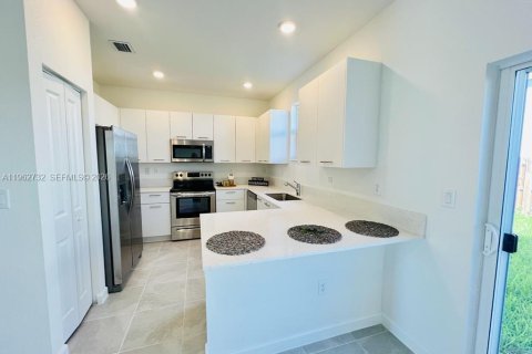 Adosado en alquiler en Miami, Florida, 3 dormitorios, 134.06 m2 № 2024108 - foto 6