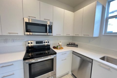 Adosado en alquiler en Miami, Florida, 3 dormitorios, 134.06 m2 № 2024108 - foto 4