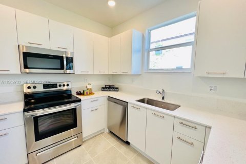 Adosado en alquiler en Miami, Florida, 3 dormitorios, 134.06 m2 № 2024108 - foto 7