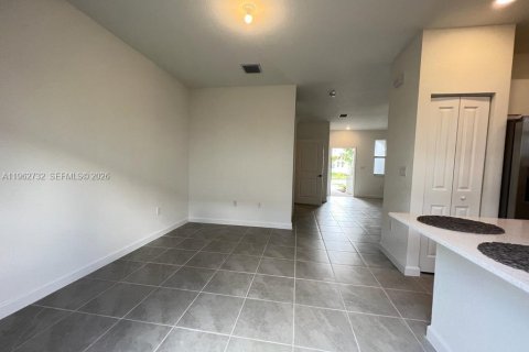 Adosado en alquiler en Miami, Florida, 3 dormitorios, 134.06 m2 № 2024108 - foto 5