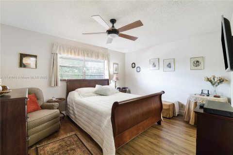 House in Miami, Florida 3 bedrooms, 114.64 sq.m. № 1489976 - photo 16