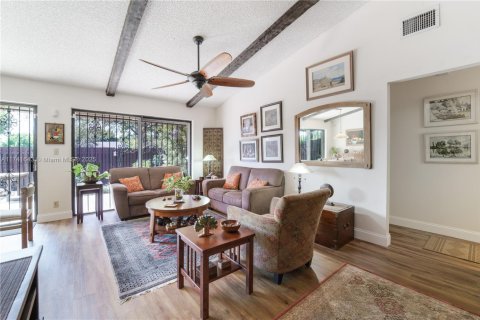 House in Miami, Florida 3 bedrooms, 114.64 sq.m. № 1489976 - photo 3