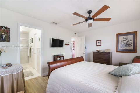 House in Miami, Florida 3 bedrooms, 114.64 sq.m. № 1489976 - photo 6