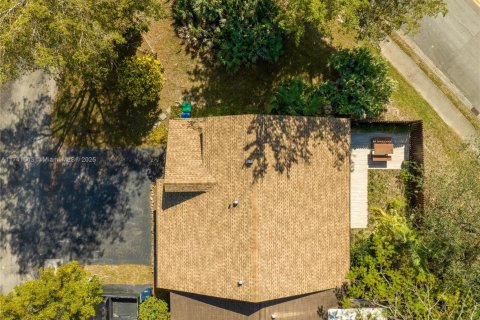 House in Miami, Florida 3 bedrooms, 114.64 sq.m. № 1489976 - photo 25