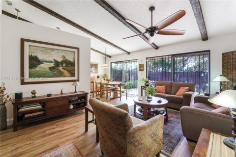 House in Miami, Florida 3 bedrooms, 114.64 sq.m. № 1489976 - photo 10