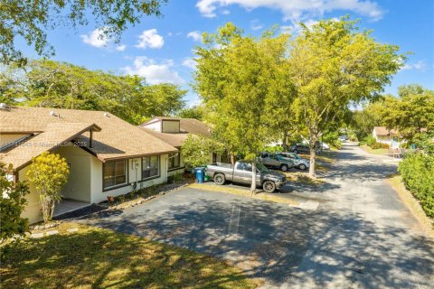 House in Miami, Florida 3 bedrooms, 114.64 sq.m. № 1489976 - photo 26