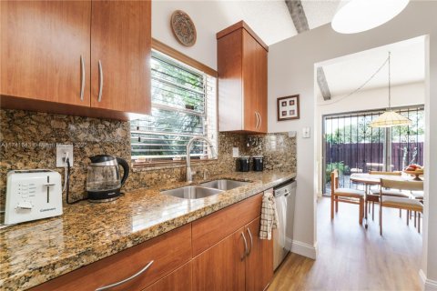 House in Miami, Florida 3 bedrooms, 114.64 sq.m. № 1489976 - photo 14