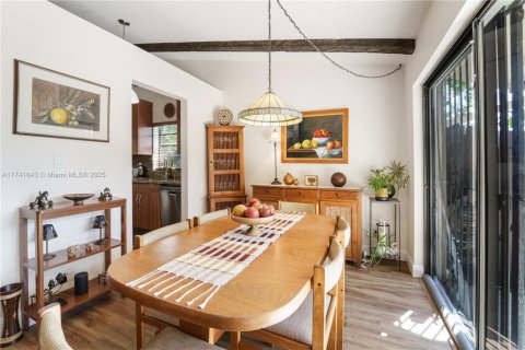 House in Miami, Florida 3 bedrooms, 114.64 sq.m. № 1489976 - photo 11
