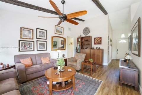 House in Miami, Florida 3 bedrooms, 114.64 sq.m. № 1489976 - photo 9