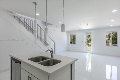 Снять в аренду кондоминиум в Майами, Флорида 3 спальни, 139.35м2, № 2171632 - фото 9