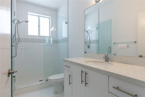 Снять в аренду кондоминиум в Майами, Флорида 3 спальни, 139.35м2, № 2171632 - фото 26
