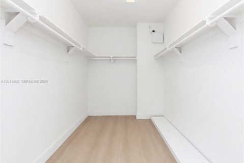 Снять в аренду кондоминиум в Майами, Флорида 3 спальни, 139.35м2, № 2171632 - фото 17