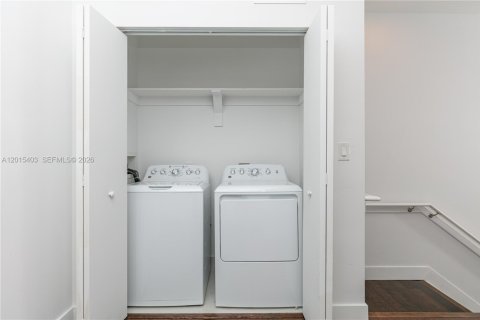 Снять в аренду кондоминиум в Майами, Флорида 3 спальни, 139.35м2, № 2171632 - фото 20