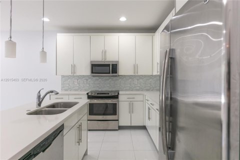Снять в аренду кондоминиум в Майами, Флорида 3 спальни, 139.35м2, № 2171632 - фото 10