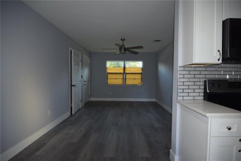 Casa en alquiler en Deltona, Florida, 2 dormitorios, 68 m2 № 1917123 - foto 9