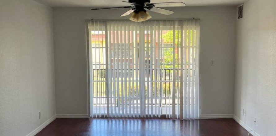 Condominio en Lauderhill, Florida, 2 dormitorios № 1226705
