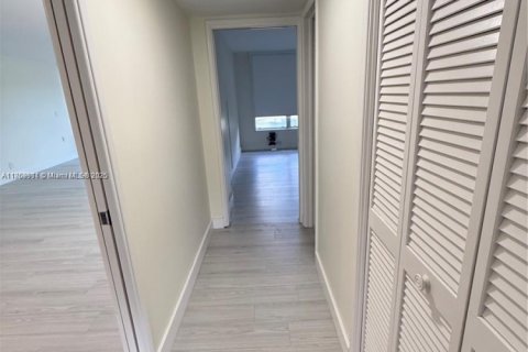 Condo in Pompano Beach, Florida, 3 bedrooms  № 1893356 - photo 14