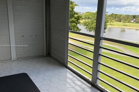 Condo in Pompano Beach, Florida, 3 bedrooms  № 1893356 - photo 18