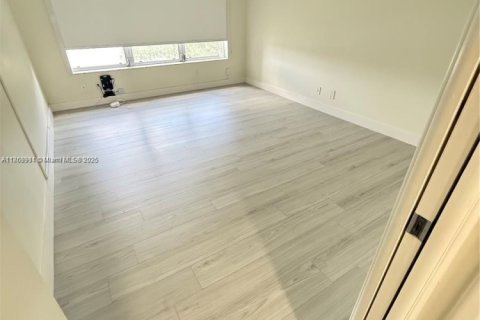 Condo in Pompano Beach, Florida, 3 bedrooms  № 1893356 - photo 13