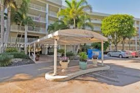 Condo in Pompano Beach, Florida, 3 bedrooms  № 1893356 - photo 2