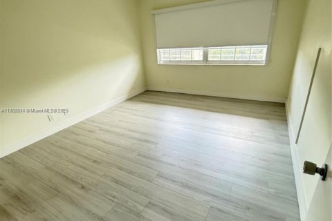 Condo in Pompano Beach, Florida, 3 bedrooms  № 1893356 - photo 12