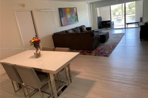 Condo in Pompano Beach, Florida, 3 bedrooms  № 1893356 - photo 8