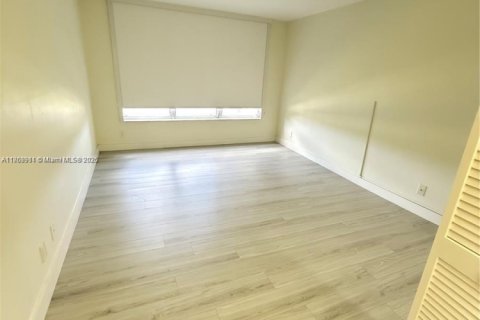 Condo in Pompano Beach, Florida, 3 bedrooms  № 1893356 - photo 11