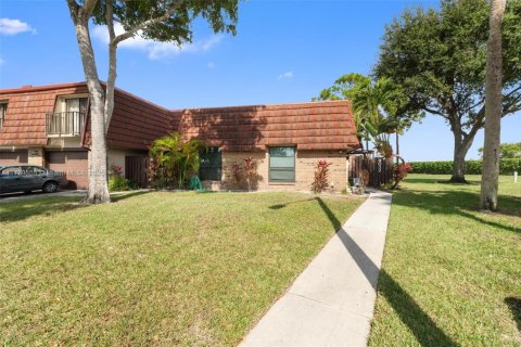 Townhouse in Boca Raton, Florida 2 bedrooms, 126.25 sq.m. № 1863720 - photo 29