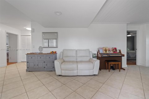 Townhouse in Boca Raton, Florida 2 bedrooms, 126.25 sq.m. № 1863720 - photo 2