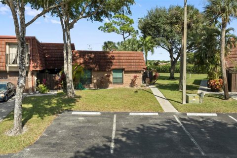 Townhouse in Boca Raton, Florida 2 bedrooms, 126.25 sq.m. № 1863720 - photo 1
