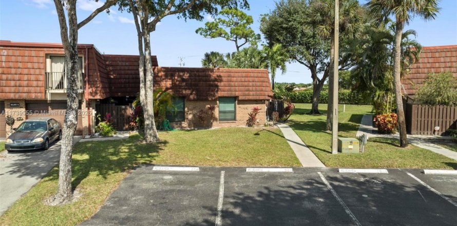 Townhouse in Boca Raton, Florida 2 bedrooms, 126.25 sq.m. № 1863720