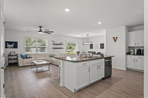 Casa en venta en Tampa, Florida, 4 dormitorios, 216.28 m2 № 1792192 - foto 11