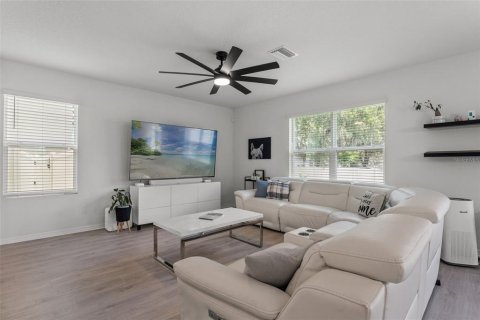 Casa en venta en Tampa, Florida, 4 dormitorios, 216.28 m2 № 1792192 - foto 2