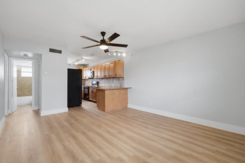 Copropriété à louer à Davie, Floride: 2 chambres, 68.1 m2 № 2352101 - photo 2