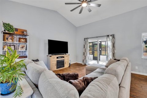 House in Plant City, Florida 3 bedrooms, 189.06 sq.m. № 1789400 - photo 6