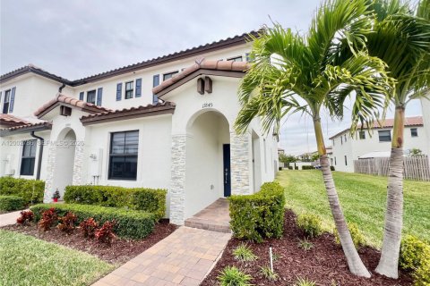 House in Homestead, Florida 3 bedrooms, 123.37 sq.m. № 2068038