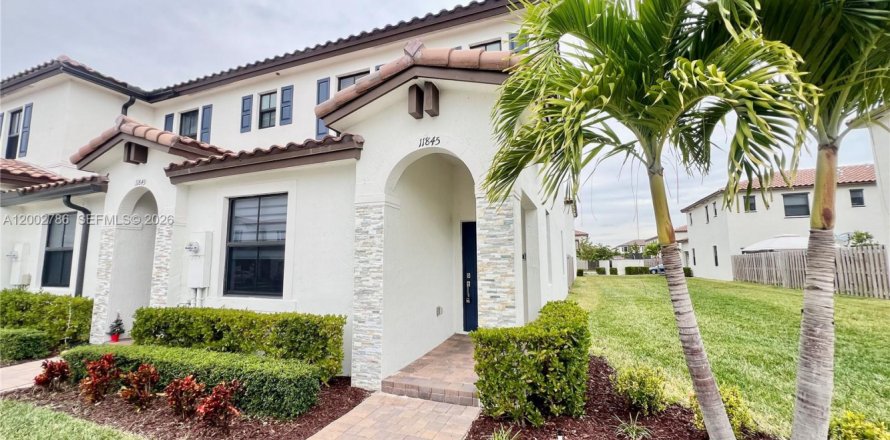 House in Homestead, Florida 3 bedrooms, 123.37 sq.m. № 2068038