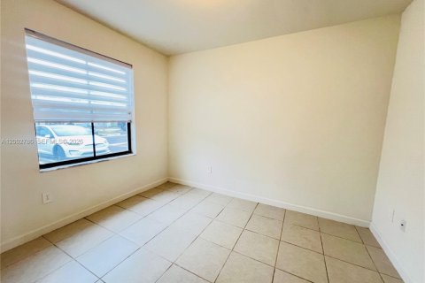 House in Homestead, Florida 3 bedrooms, 123.37 sq.m. № 2068038 - photo 9