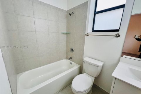 House in Homestead, Florida 3 bedrooms, 123.37 sq.m. № 2068038 - photo 12