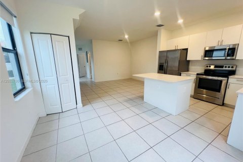 House in Homestead, Florida 3 bedrooms, 123.37 sq.m. № 2068038 - photo 6