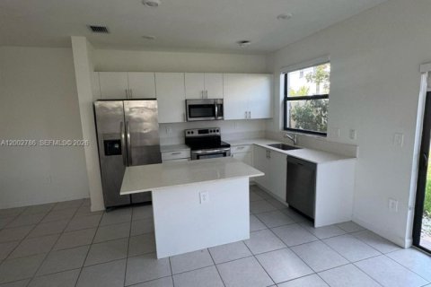 House in Homestead, Florida 3 bedrooms, 123.37 sq.m. № 2068038 - photo 8
