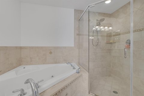 Condominio en venta en Hutchinson Island South, Florida, 3 dormitorios, 236.06 m2 № 2087361 - foto 16