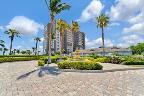 Condominio en venta en Hutchinson Island South, Florida, 3 dormitorios, 236.06 m2 № 2087361 - foto 30