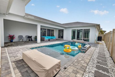 House in San Antonio, Florida 4 bedrooms, 220.18 sq.m. № 2329265 - photo 29