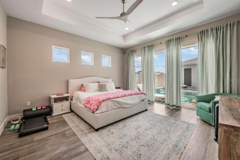 House in San Antonio, Florida 4 bedrooms, 220.18 sq.m. № 2329265 - photo 16